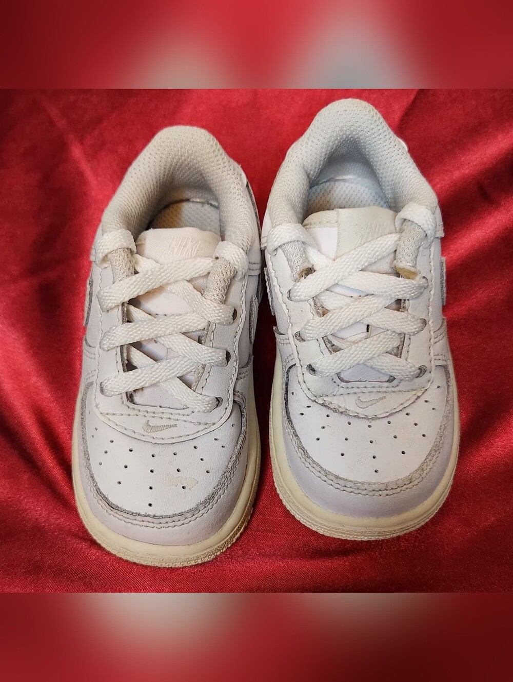 Kids White Air Force 1 Leather Sneakers Size 5C with yellowing soles